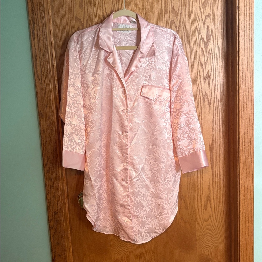 Vintage Lord & Taylor Women's Pink Night Shirt Small